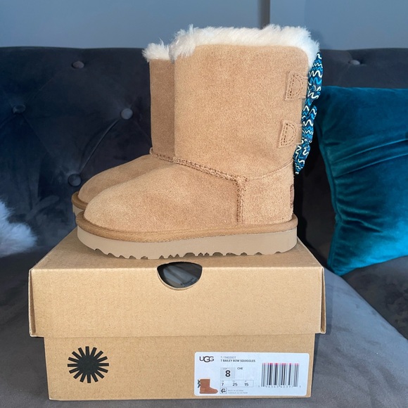 UGG Bailey Bow Boots - Picture 3 of 5